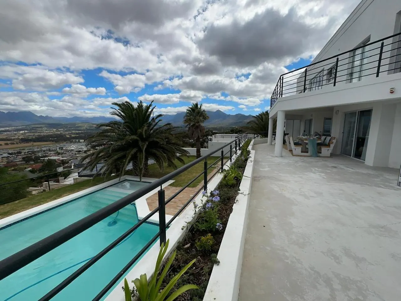 Coral Vistas Self Catering Apartments Gordonʼs Bay